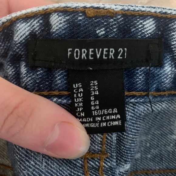 Acid wash jean shorts - Picture 3 of 3